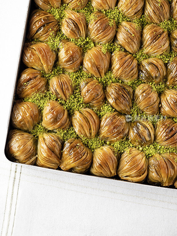 Mussel Baklava，开心果Mussel Baklava, Baklava，土耳其Midye Baklava(贻贝形状的Baklava)与开心果坚果